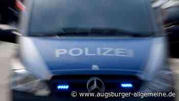 Zusammenprall mit Auto: Mann wird vom Rad geschleudert und schwer verletzt