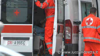 Si ribalta con l'auto sulla via per Camaiore: la conducente finisce in ospedale - Luccaindiretta - LuccaInDiretta