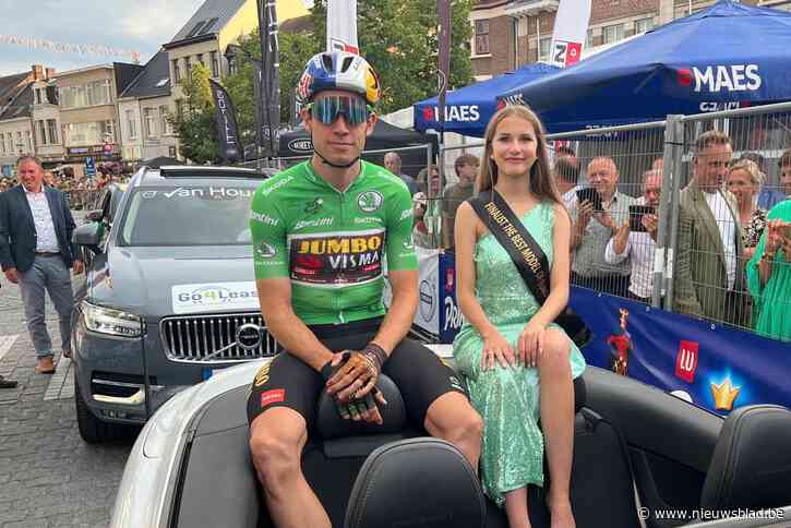 15-jarig model Lore mocht Wout van Aert vergezellen als cabrio-miss: “Sommige mensen wilden die avond zelfs met mij op de foto, heel speciaal”