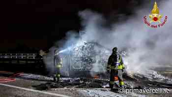 Furgone a fuoco nella notte - Prima Vercelli