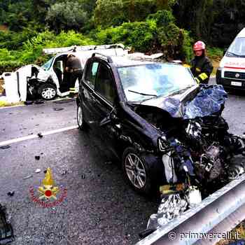 Tragico frontale: morta una donna, due feriti - Prima Vercelli