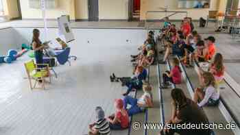 Kinderbuchlesung im Dachauer Hallenbad - Dachau - Süddeutsche Zeitung - SZ.de