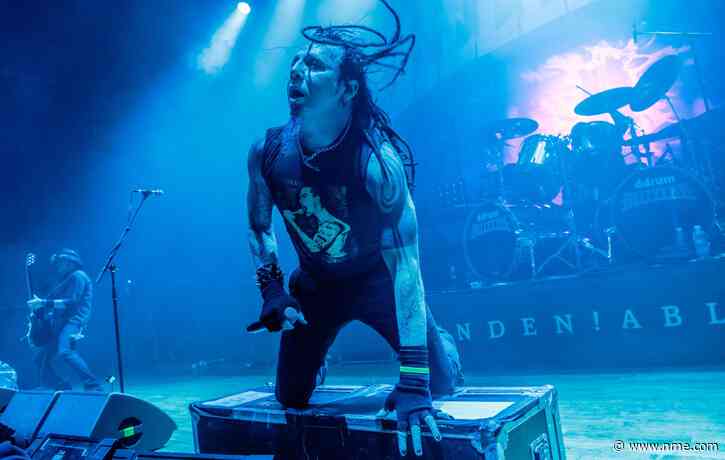Watch Mudvayne singer fall off stage during ‘Not Falling’