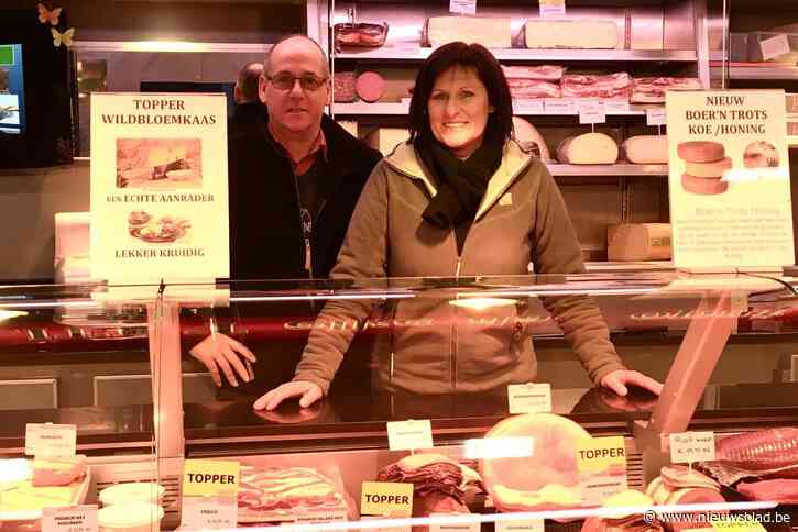 ‘Rijdende’ slager-traiteur Ronny &Tania stopt na 38 jaar markten: “Ik heb misschien wel een miljoen gehaktballetjes gedraaid”