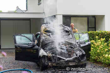 Auto gaat in vlammen op in Spoolde - ZwolleZuidNieuws