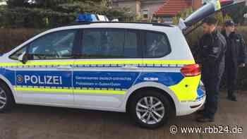 Deutsche und polnische Polizisten stoppen gezielt Radfahrer in Guben/Gubin - rbb24