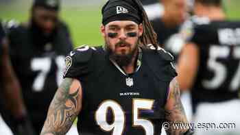 Broncos, Ravens DE Wolfe announces retirement