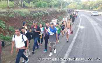 Caravana migrante parte hacia Huixtla ante falta de atención del INM en Tapachula - El Heraldo de Chiapas