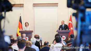 „Heuchelei“ und „Parteilichkeit“: Türkischer Außenminister mit schweren Vorwürfen bei PK mit Baerbock