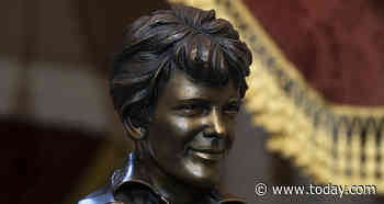 Aviator Amelia Earhart honored with statue at U.S. Capitol