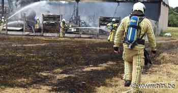 Uitslaande brand in boerderijloods veroorzaakt enorme rookpluim | Lille | hln.be - Het Laatste Nieuws