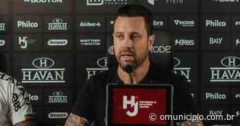 Em coletiva, André Rezini explica saída de Fernando Nathan do Brusque - O Município