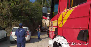 Produto ácido líquido tem reação química e bombeiros são acionados em Brusque - O Município