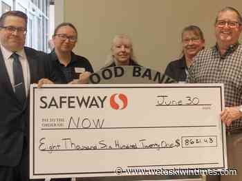 A festive donation - Wetaskiwin Times Advertiser