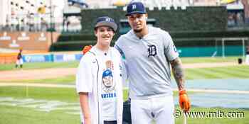 Javier Báez has bond with fan Kingston Jones - MLB.com