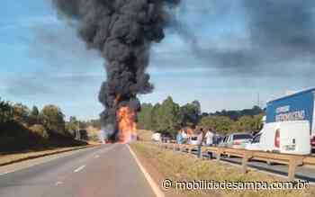 Carreta pega fogo e bloqueia rodovia Fernão Dias em Lavras (MG) - Mobilidade Sampa