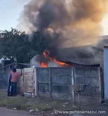 Moradores ajudam a combater incêndio em residência de Porangatu - Portal News - Portal Serra Azul