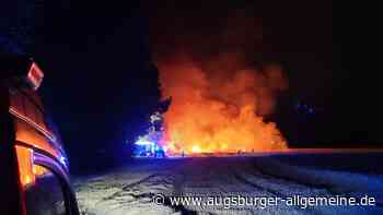 Augsburg: Feuerwehren und Landwirte löschten Brand auf Getreidefeld an der A8 | Augsburger Allgemeine - Augsburger Allgemeine