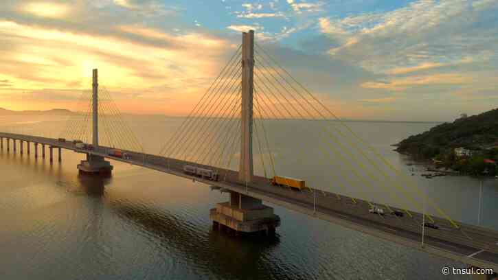 Ponte Anita Garibaldi homenageia Laguna com iluminação especial - TN Sul