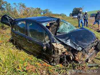 Motorista morre ao chocar-se contra árvore em Faxinal - RIC Mais