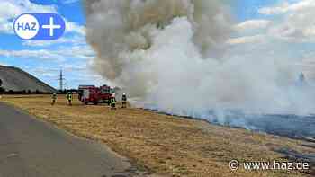 Sehnde: Feuerwehr löscht Flächenbrand auf Stoppelfeld in Ilten - HAZ