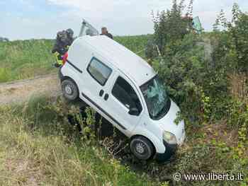 Cortemaggiore: furgone nel fosso, grave un agricoltore 60enne. Trasportato a Parma - Libertà