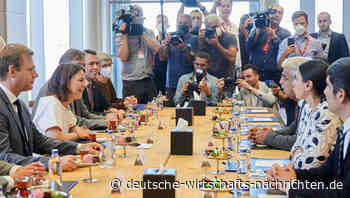 Türkei: Baerbock streitet mit Cavusoglu, spricht demonstrativ mit Opposition