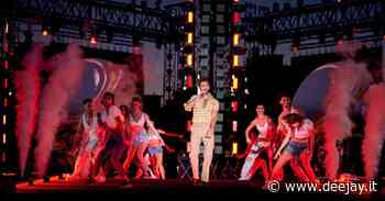 Marco Mengoni canta "No stress" a Party like a Deejay. Poi sul palco arriva Madame - Radio Deejay