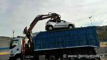Rimossi 13 relitti di auto a Voltri, Cep e Lavatrici - GenovaToday