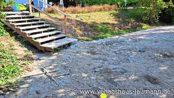 Kandern - Liegestühle mutwillig zerstört - www.verlagshaus-jaumann.de