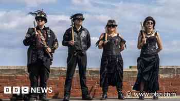 Whitby Steampunk Weekend: Amazing outfits caught on camera - bbc.com