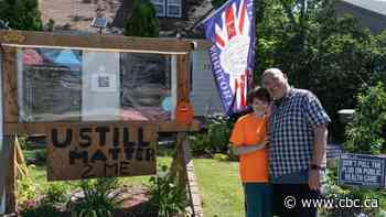 Edmonton father, son encourage acts of reconciliation through front-yard art display