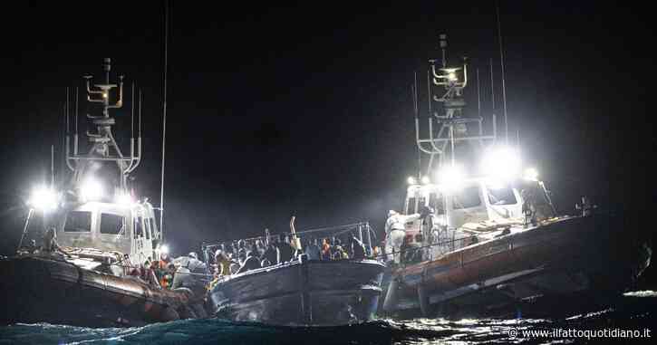 Migranti, record di sbarchi a Lampedusa. Hotspot al collasso. Scoppiano le polemiche. Salvini: “Non c’entrano i russi, cinesi, turchi”