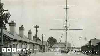 Former HMS Ganges Royal Navy training mast taken down - bbc.co.uk