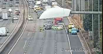 M25 traffic live as crash causes standstill tailbacks at Basildon - Essex Live