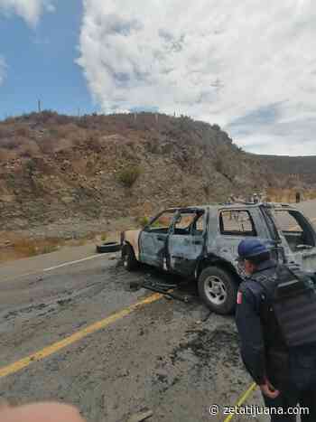 No hay muertos ni lesionados por auto incendiado que bloqueó carretera Ensenada. - Zeta