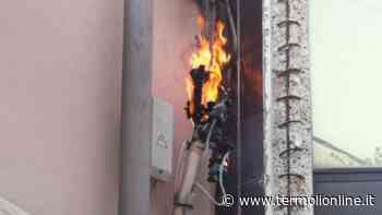 A fuoco i tubi dell'aria condizionata in Corso Umberto - Termoli Online