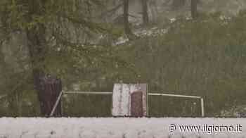 Lecco, le montagne di nuovo bianche: ma è grandine non neve - IL GIORNO