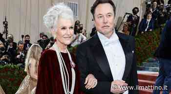 Maye Musk, incidente a Capri: la mamma di Elon Musk in ospedale con una microfrattura al piede - ilmattino.it