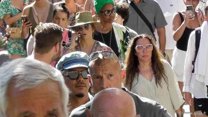 Jennifer Lopez a Capri per lo show benefico, la giornata senza Ben - Lifestyle - Agenzia ANSA