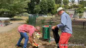Francheville: excédés, des habitants ramassent les poubelles de la ville et les déversent devant la mairie - BFMTV
