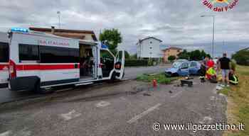Sbanda all'alba ed esce di strada: feriti i tre ragazzi a bordo dell'auto - ilgazzettino.it