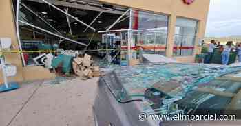 Pierde control en pick-up y acaba dentro de mueblería en Hermosillo - EL IMPARCIAL Sonora