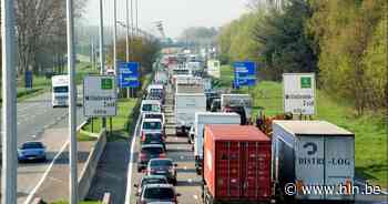 Ongeval op A12 ter hoogte van Puurs richting Brussel: rijstrook versperd - Het Laatste Nieuws