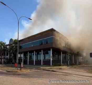 PARAUAPEBAS: Prédio da Prefeitura é consumido por incêndio - Folha do Bico
