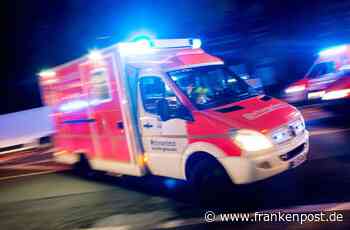 Reh taucht auf - Biker stürzt und rutscht gegen Auto - Frankenpost