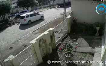 Imagens mostram veículo sendo roubado na última segunda (25) em Carpina - Voz de Pernambuco