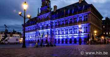 Stadhuis kleurt blauw voor Werelddag tegen mensenhandel | Antwerpen | hln.be - Het Laatste Nieuws