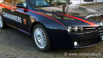 Calci e pugni alla figlia nel corso di una lite, padre violento in manette