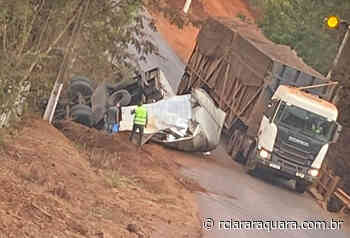 Caminhão sai da pista, cai em córrego entre Motuca e Guariba e causa uma morte - rciararaquara.com.br